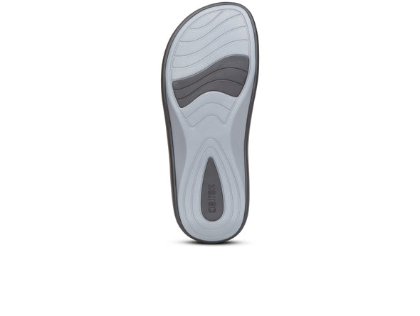 Aetrex Maui L3012W in Black sole view