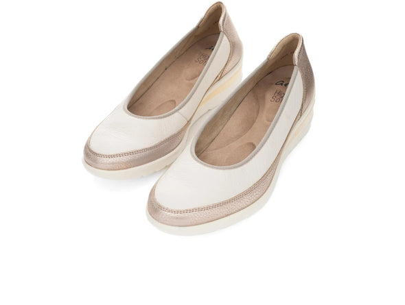 Ara 12-50664-08 Zurich – Off White & Gold Metallic Leather Loafer top view