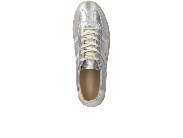 Gant Cuzima 30531955 G80 in Silver. Laced retro sneaker with a gum sole, leather upper, top view.