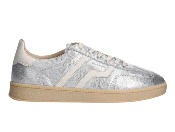 Gant Cuzima 30531955 G80 in Silver. Laced retro sneaker with a gum sole, leather upper, outer view.